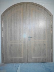 Стальная двустворчатая дверь арочного типа с дверным блоком 2000*800